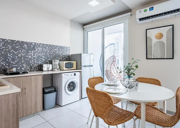 Daze 1-br By Finikoudes Apartamento