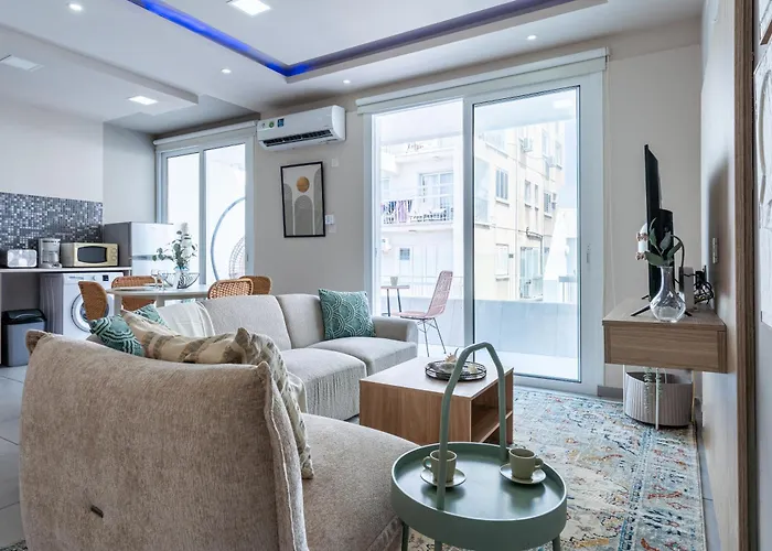 Daze 1-br By Finikoudes Apartamento Lárnaca