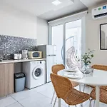 Daze 1-br By Finikoudes Apartamento