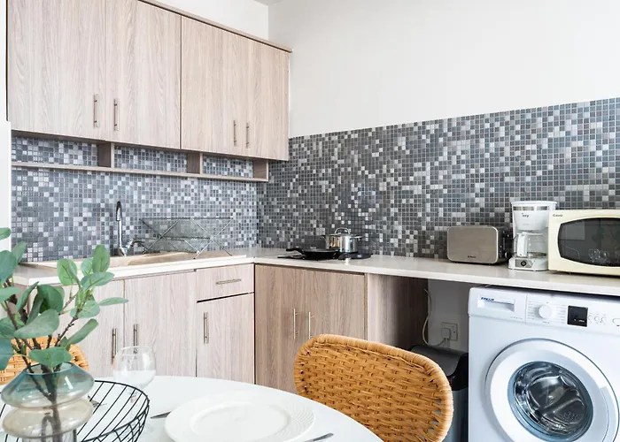 Daze 1-br By Finikoudes Larnaca